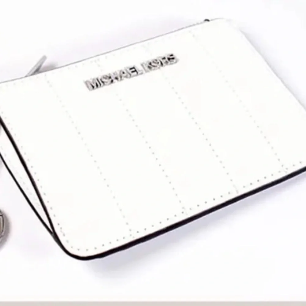 Michael Kors NWT White Card Holder with Zip and key chains n - Picture 2 of 7